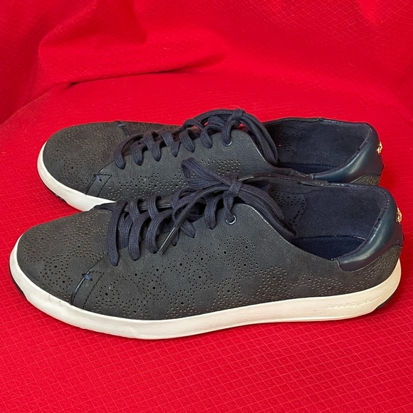 👟 Cole Haan Women’s Navy Blue Perforated Comfy Sneakers. Leather upper. 👟 - Picture 4 of 12